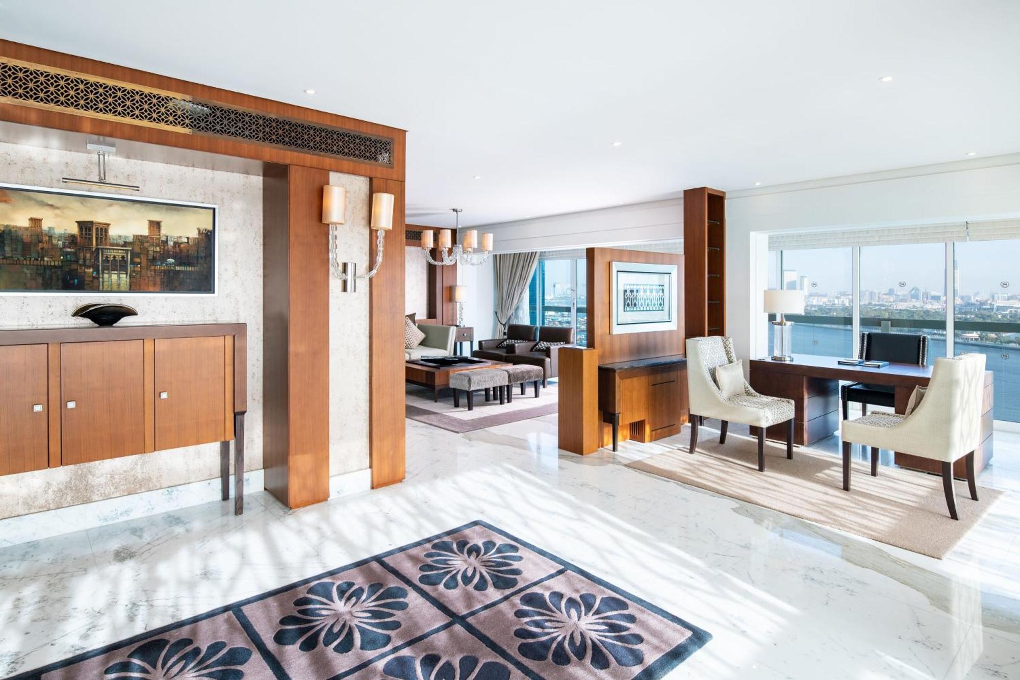 Sheraton Creek Hotel&towers
